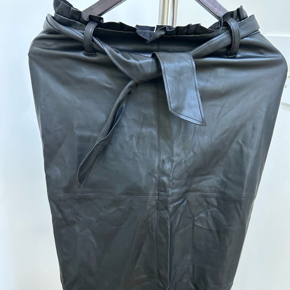 Zara Knit Mid Length Faux Leather Skirt!